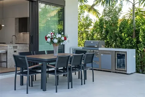 1045 W 47th Court Miami Beach FL 33140