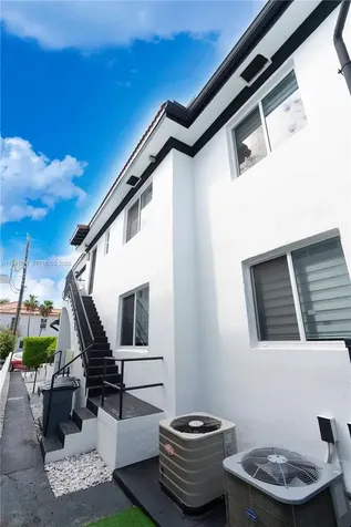 815 W 39th Street Miami Beach FL 33140