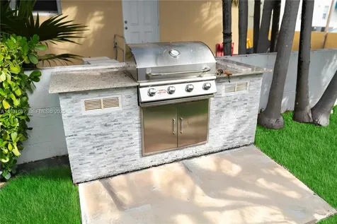 815 W 39th Street Miami Beach FL 33140