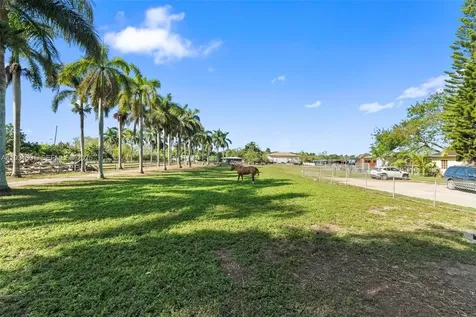 Miami FL 33196