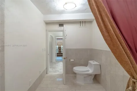 19212 NE 25th Avenue Miami FL 33180