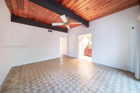 19212 NE 25th Avenue Miami FL 33180