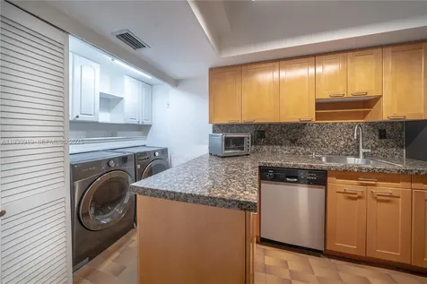 19212 NE 25th Avenue Miami FL 33180