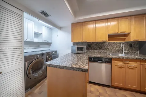 19212 NE 25th Avenue Miami FL 33180