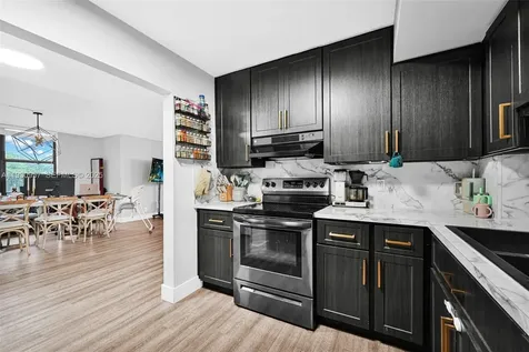 3900 N Hills Drive Hollywood FL 33021
