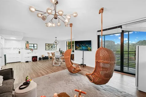 3900 N Hills Drive Hollywood FL 33021
