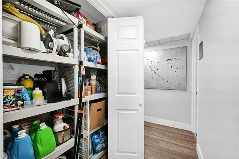 3900 N Hills Drive Hollywood FL 33021