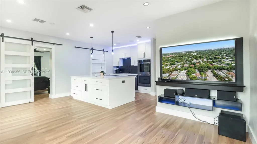 817 NW 17th Street Fort Lauderdale FL 33311