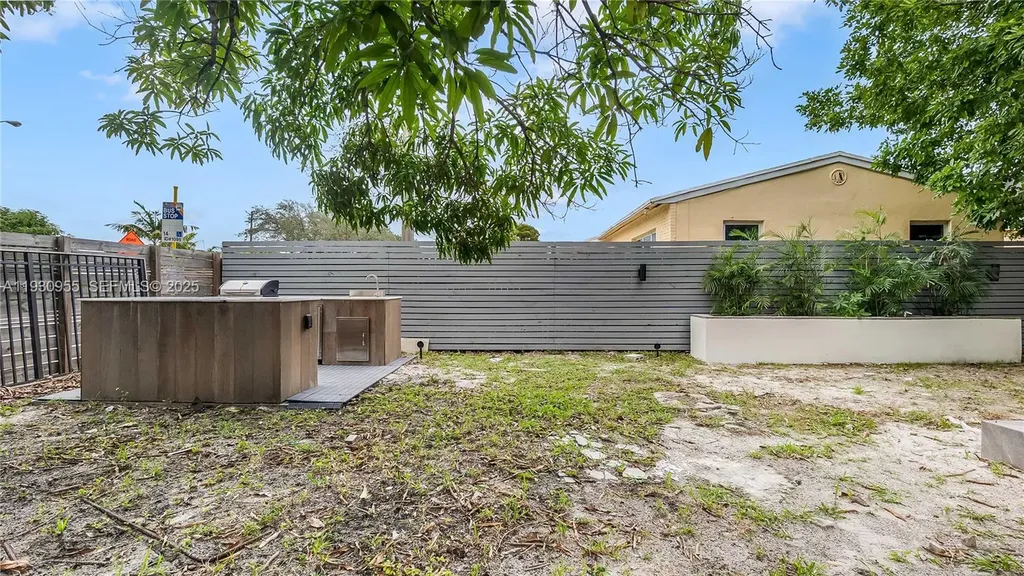 817 NW 17th Street Fort Lauderdale FL 33311