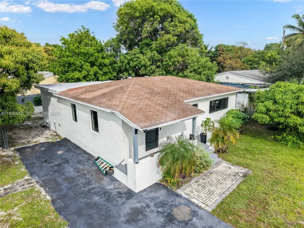 817 NW 17th Street Fort Lauderdale FL 33311