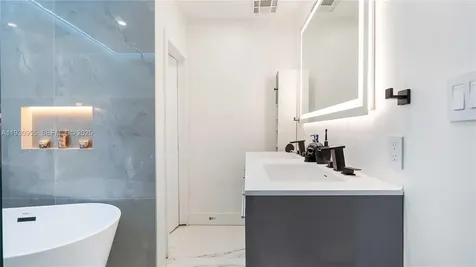 817 NW 17th Street Fort Lauderdale FL 33311