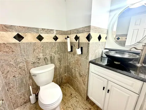 934 NE 27th Avenue Hallandale Beach FL 33009