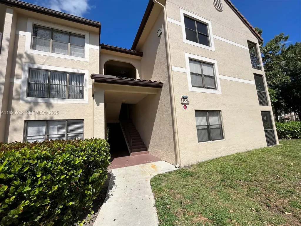 4581 W Mcnab Road Pompano Beach FL 33069