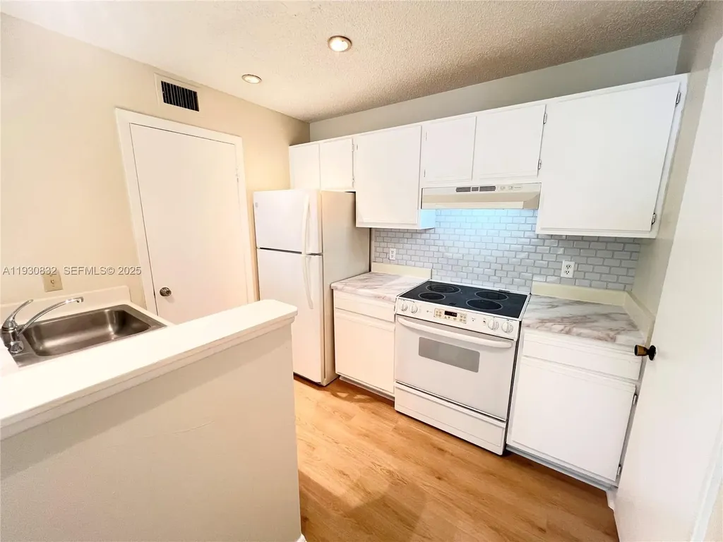 4581 W Mcnab Road Pompano Beach FL 33069