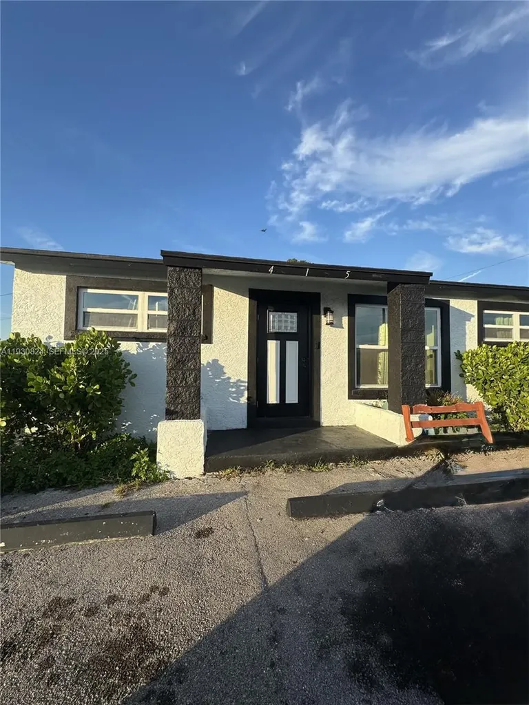 415 SE 4th Street South Bay FL 33493