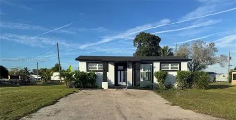 415 SE 4th Street South Bay FL 33493
