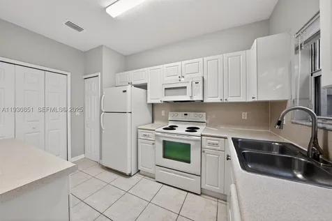 1614 SE 31st Court Homestead FL 33035