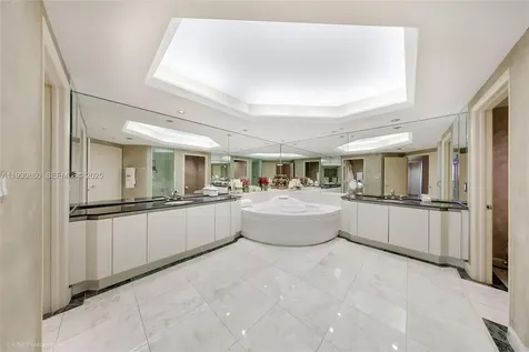 2600 Island Boulevard Aventura FL 33160