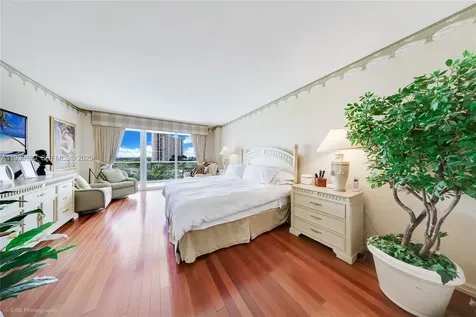 2600 Island Boulevard Aventura FL 33160