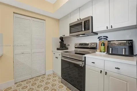 19501 W Country Club Drive Aventura FL 33180