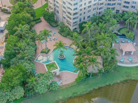 19501 W Country Club Drive Aventura FL 33180