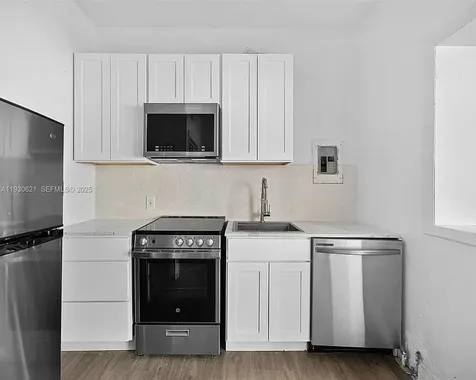 2822 Pine Tree Drive Miami Beach FL 33140