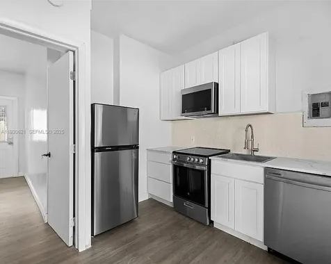 2822 Pine Tree Drive Miami Beach FL 33140