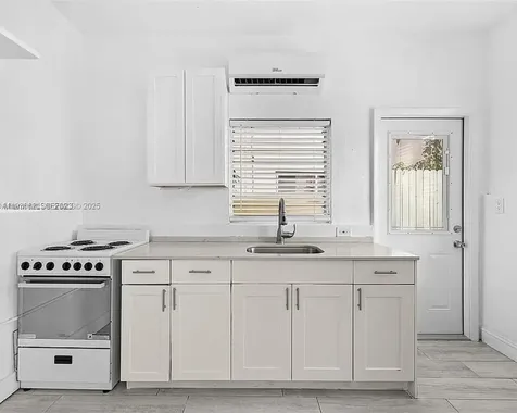 2822 Pine Tree Drive Miami Beach FL 33140
