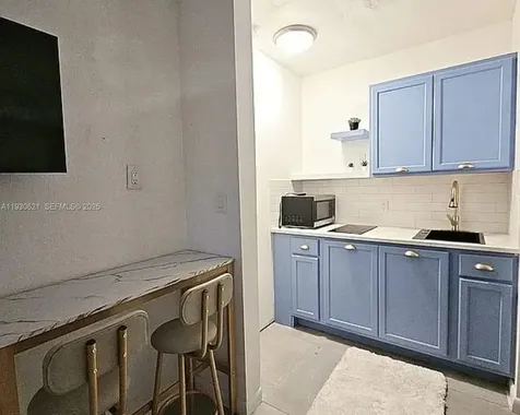 2822 Pine Tree Drive Miami Beach FL 33140
