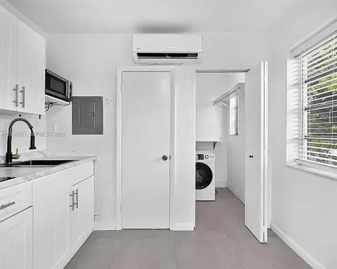 2822 Pine Tree Drive Miami Beach FL 33140