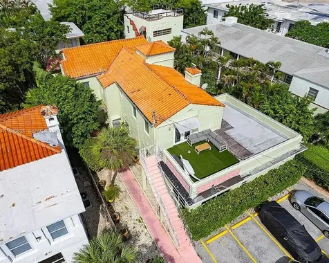 2822 Pine Tree Drive Miami Beach FL 33140
