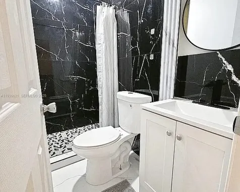 2822 Pine Tree Drive Miami Beach FL 33140