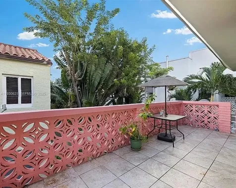 2822 Pine Tree Drive Miami Beach FL 33140