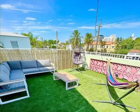 2822 Pine Tree Drive Miami Beach FL 33140