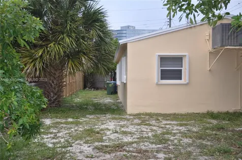 571 NE 61st Street Oakland Park FL 33334