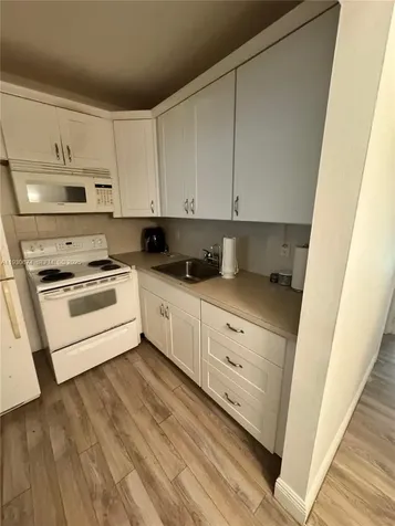 118 E Salisbury E West Palm Beach FL 33417