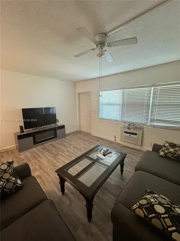 118 E Salisbury E West Palm Beach FL 33417
