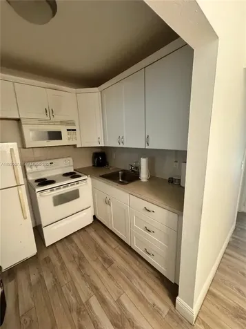 118 E Salisbury E West Palm Beach FL 33417