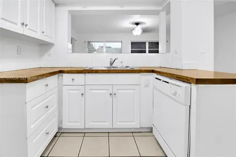 5718 NW 66th Avenue Tamarac FL 33321