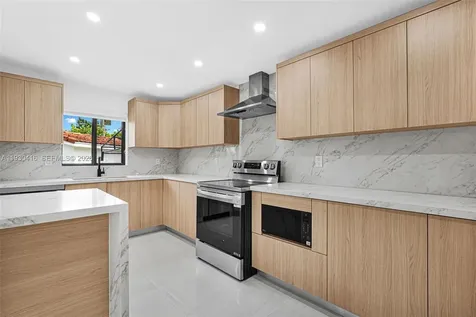 998 SW 11th Street Miami FL 33129