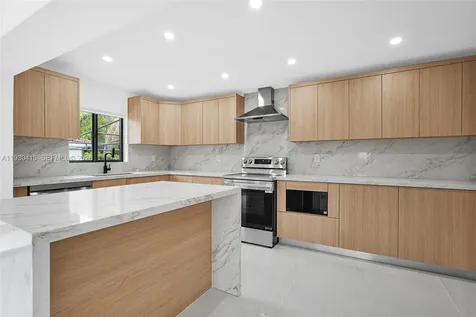 998 SW 11th Street Miami FL 33129