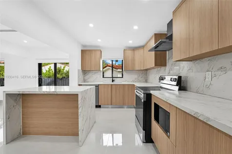 998 SW 11th Street Miami FL 33129