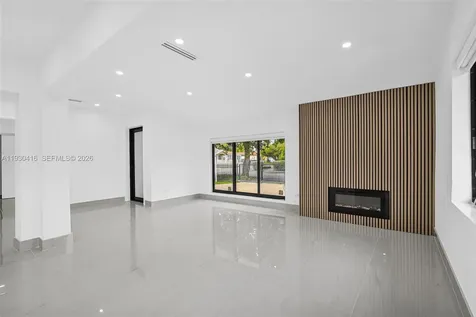 998 SW 11th Street Miami FL 33129