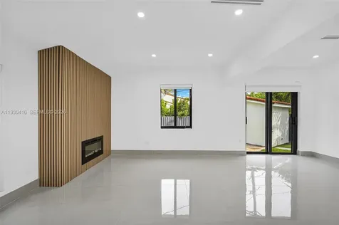 998 SW 11th Street Miami FL 33129
