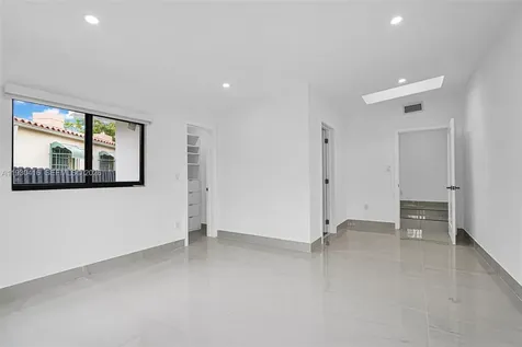 998 SW 11th Street Miami FL 33129