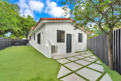 998 SW 11th Street Miami FL 33129