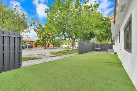 998 SW 11th Street Miami FL 33129