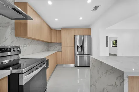 998 SW 11th Street Miami FL 33129