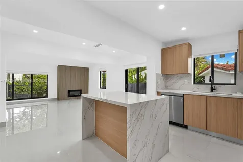 998 SW 11th Street Miami FL 33129