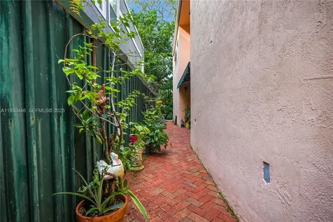 2790 SW 22nd Avenue Miami FL 33133